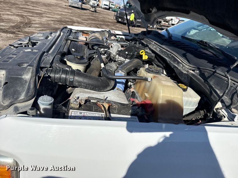 image for item EG1799 2017 Ford F550 Super Duty XL pickup truck cab and chassis