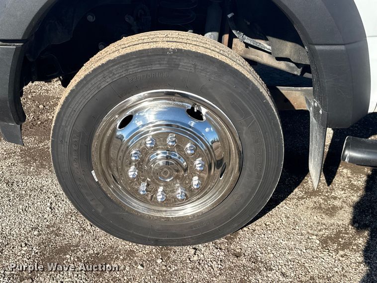 image for item EG1799 2017 Ford F550 Super Duty XL pickup truck cab and chassis