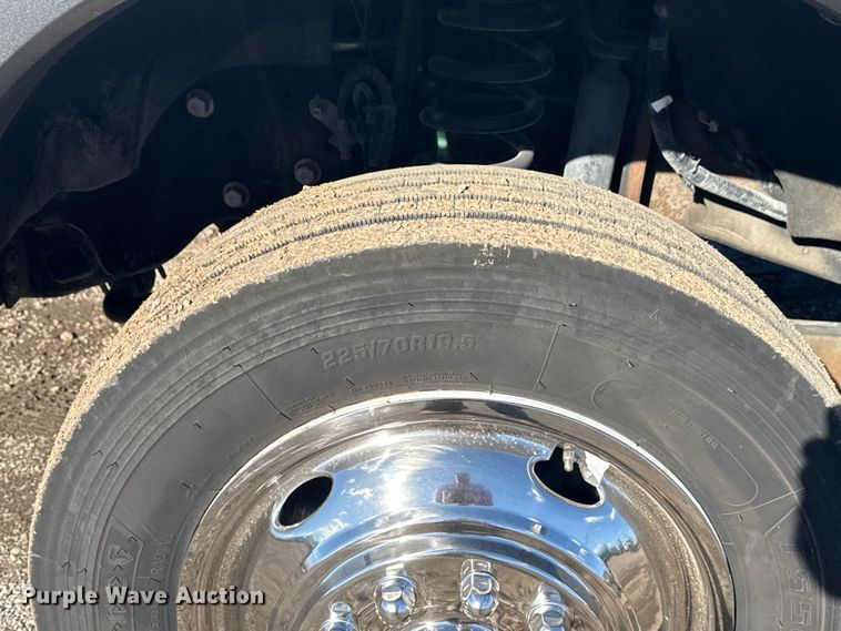 image for item EG1799 2017 Ford F550 Super Duty XL pickup truck cab and chassis