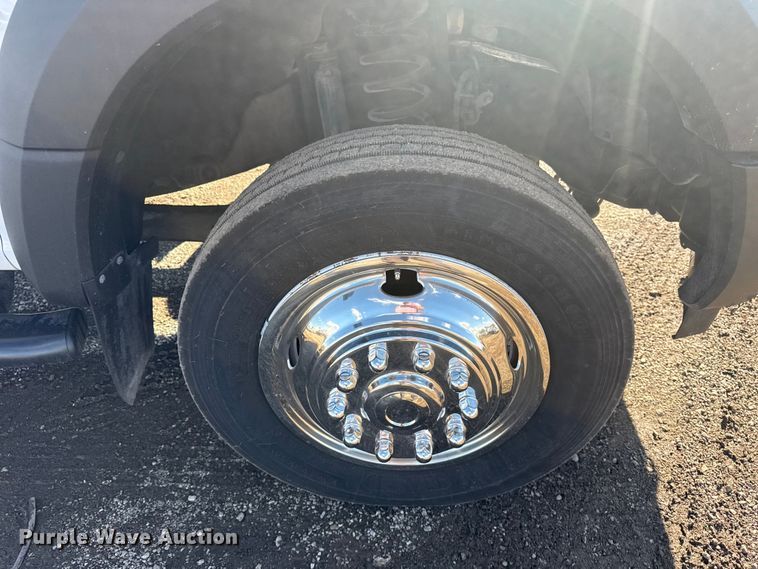 image for item EG1799 2017 Ford F550 Super Duty XL pickup truck cab and chassis