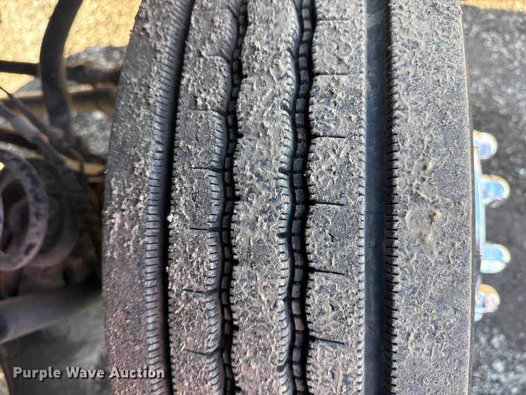 image for item EG1799 2017 Ford F550 Super Duty XL pickup truck cab and chassis