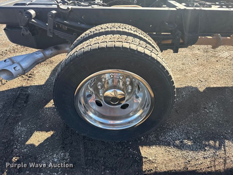 image for item EG1799 2017 Ford F550 Super Duty XL pickup truck cab and chassis