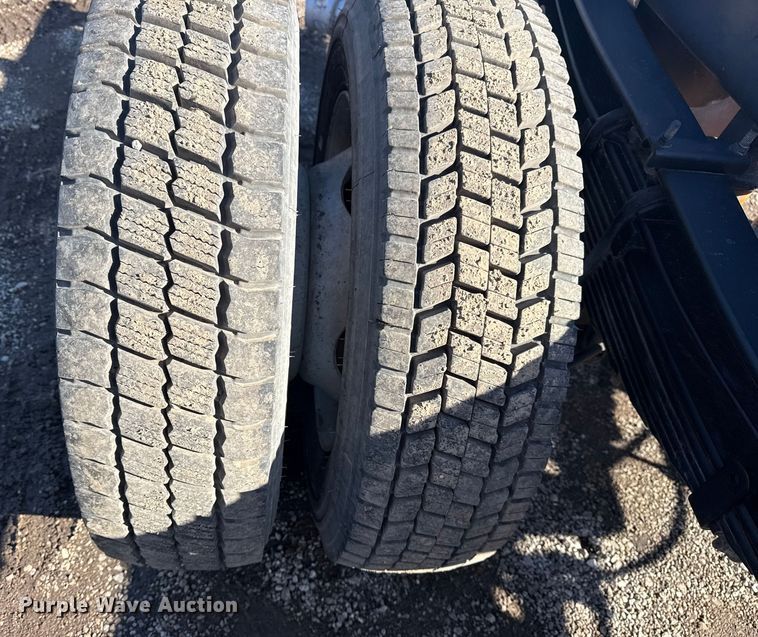 image for item EG1799 2017 Ford F550 Super Duty XL pickup truck cab and chassis