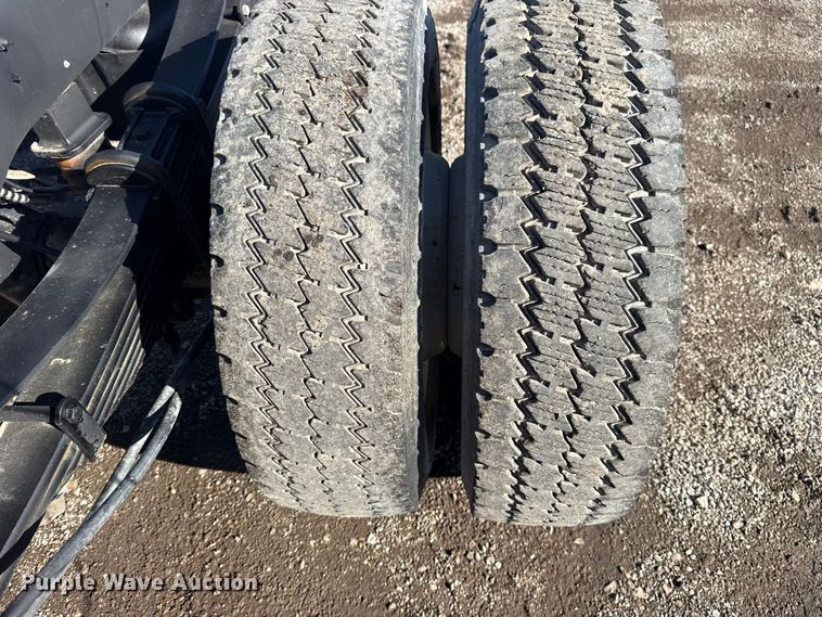 image for item EG1799 2017 Ford F550 Super Duty XL pickup truck cab and chassis