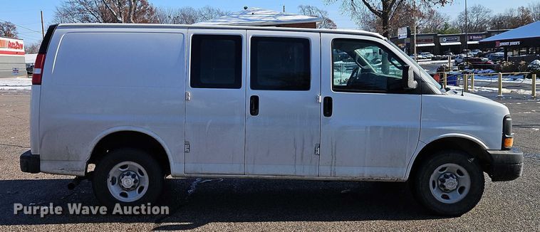 image for item EI8932 2016 Chevrolet Express 2500 van