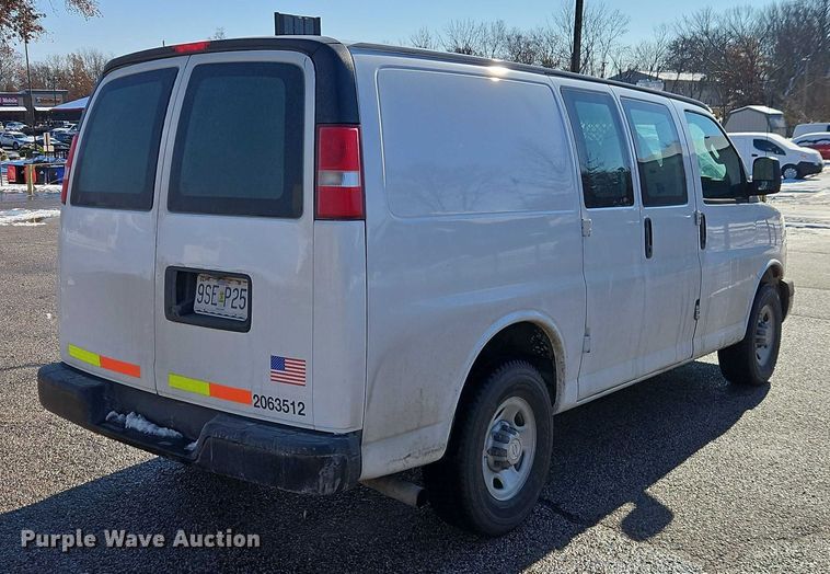 image for item EI8932 2016 Chevrolet Express 2500 van