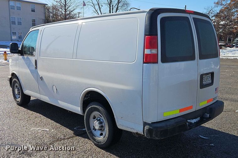 image for item EI8932 2016 Chevrolet Express 2500 van