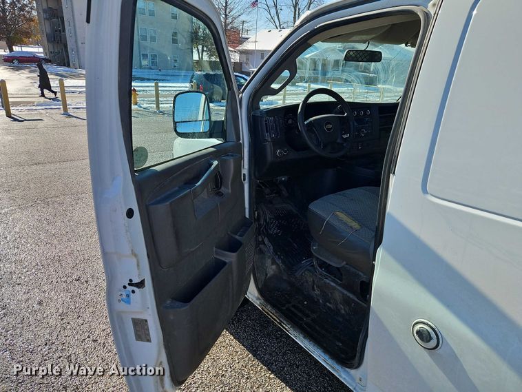 image for item EI8932 2016 Chevrolet Express 2500 van