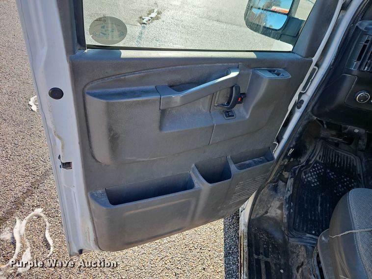 image for item EI8932 2016 Chevrolet Express 2500 van