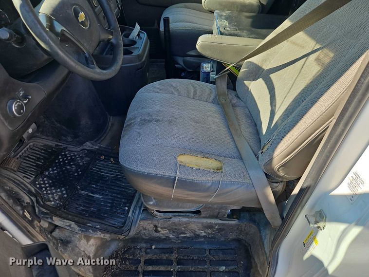 image for item EI8932 2016 Chevrolet Express 2500 van