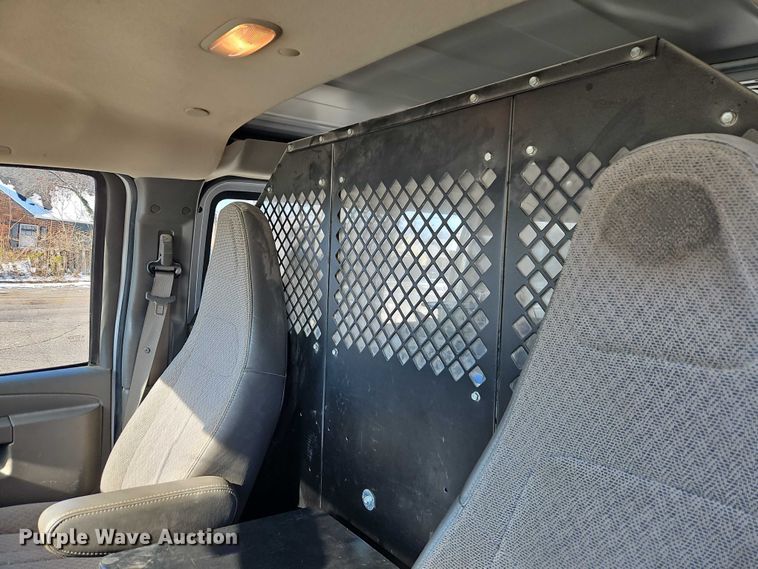 image for item EI8932 2016 Chevrolet Express 2500 van