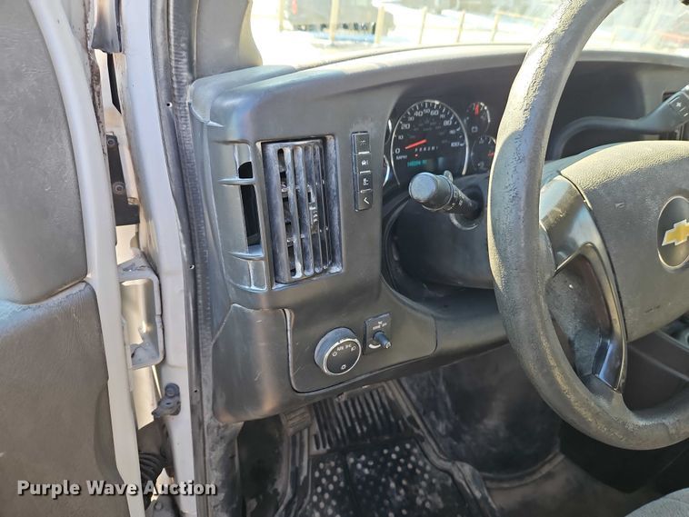 image for item EI8932 2016 Chevrolet Express 2500 van