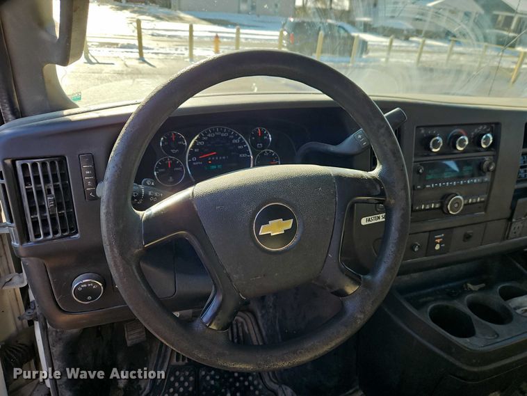 image for item EI8932 2016 Chevrolet Express 2500 van