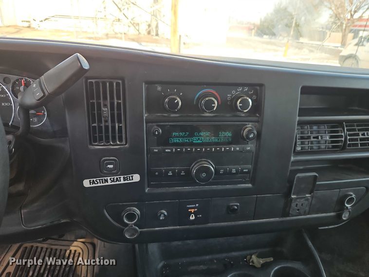 image for item EI8932 2016 Chevrolet Express 2500 van