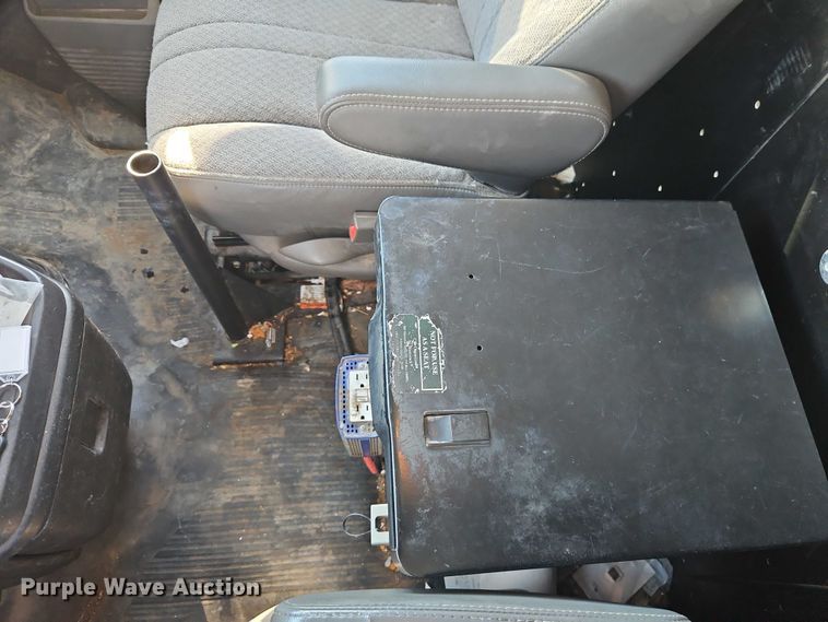 image for item EI8932 2016 Chevrolet Express 2500 van