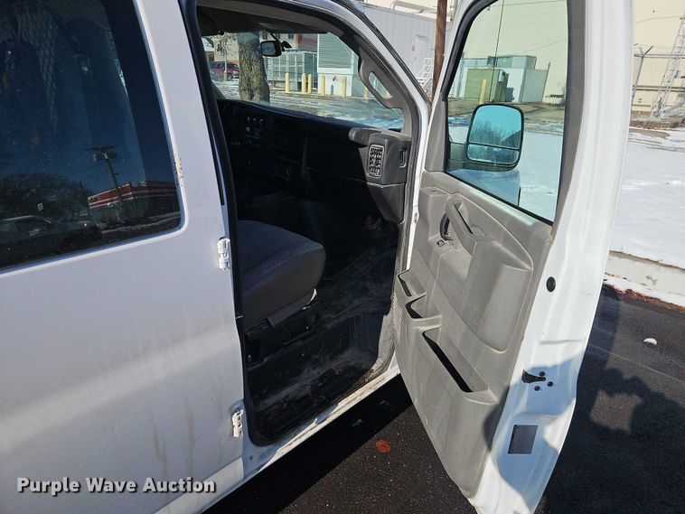 image for item EI8932 2016 Chevrolet Express 2500 van