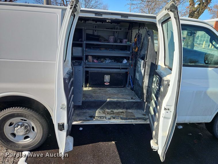 image for item EI8932 2016 Chevrolet Express 2500 van