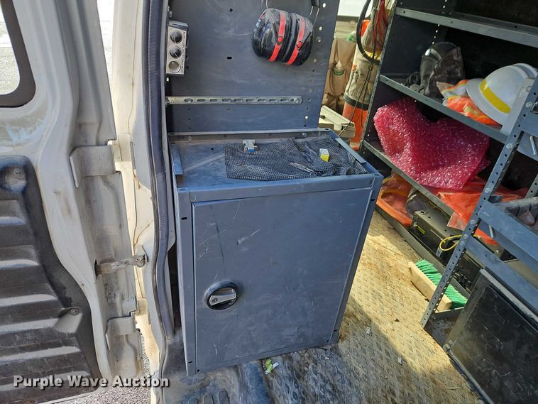 image for item EI8932 2016 Chevrolet Express 2500 van