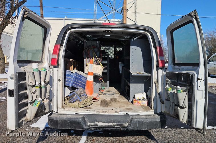 image for item EI8932 2016 Chevrolet Express 2500 van