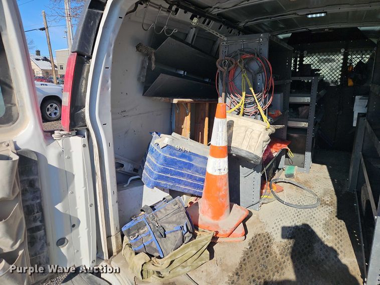 image for item EI8932 2016 Chevrolet Express 2500 van