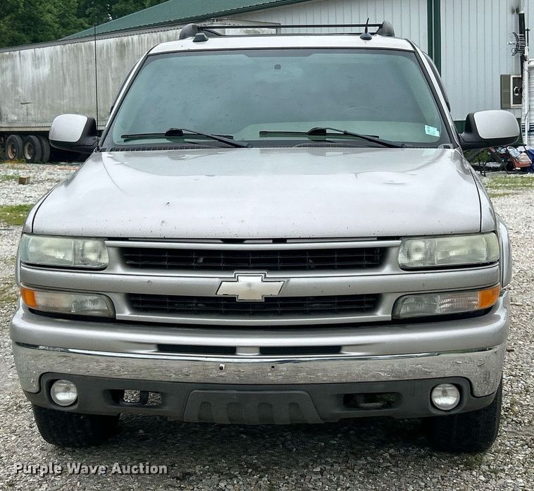 image for item EK8190 2004 Chevrolet Suburban Z71 SUV