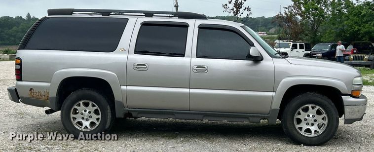 image for item EK8190 2004 Chevrolet Suburban Z71 SUV