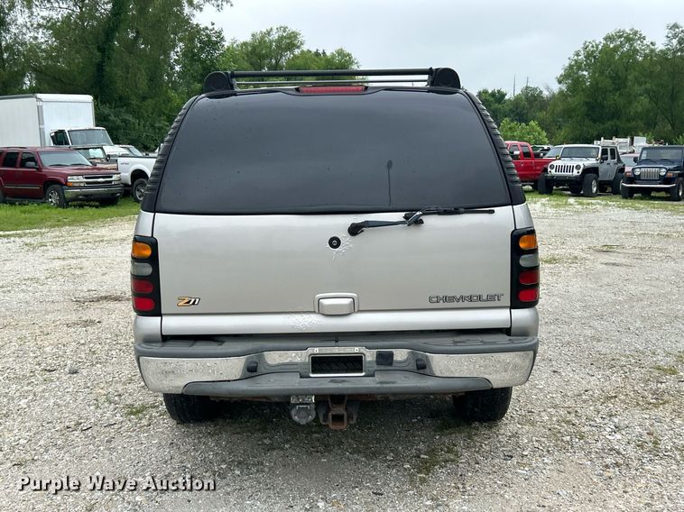 image for item EK8190 2004 Chevrolet Suburban Z71 SUV