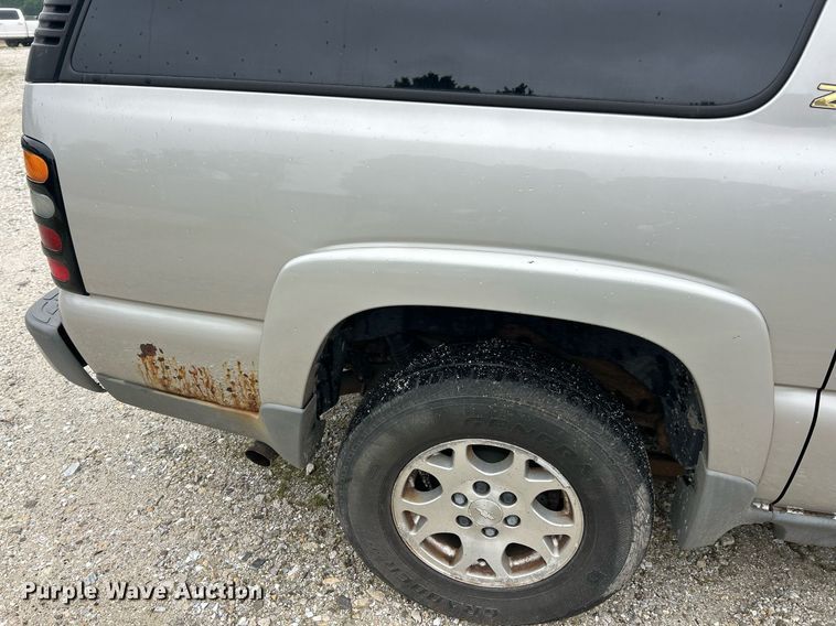 image for item EK8190 2004 Chevrolet Suburban Z71 SUV