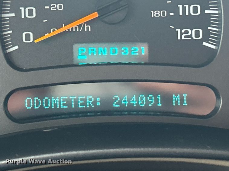 image for item EK8190 2004 Chevrolet Suburban Z71 SUV