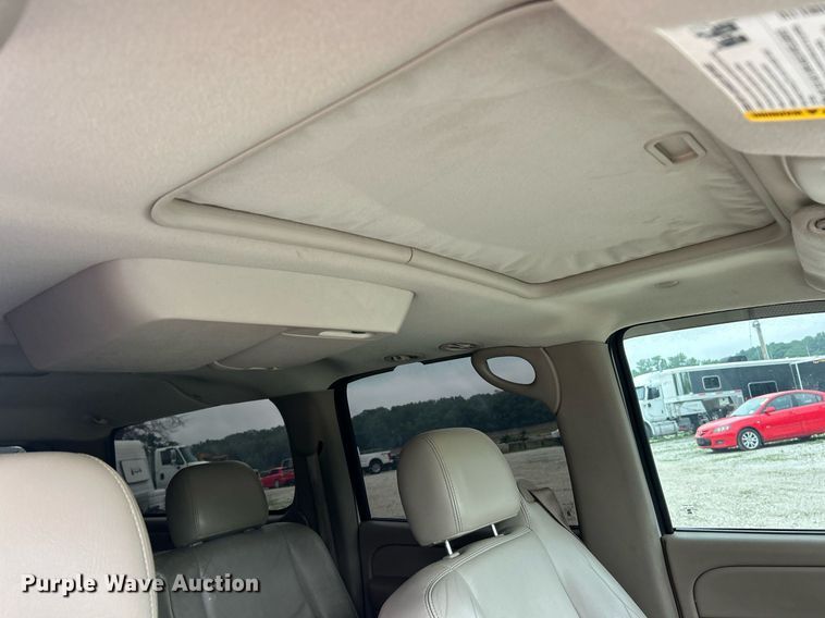 image for item EK8190 2004 Chevrolet Suburban Z71 SUV