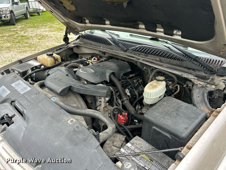 image for item EK8190 2004 Chevrolet Suburban Z71 SUV