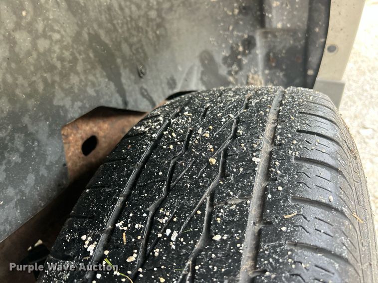 image for item EK8190 2004 Chevrolet Suburban Z71 SUV