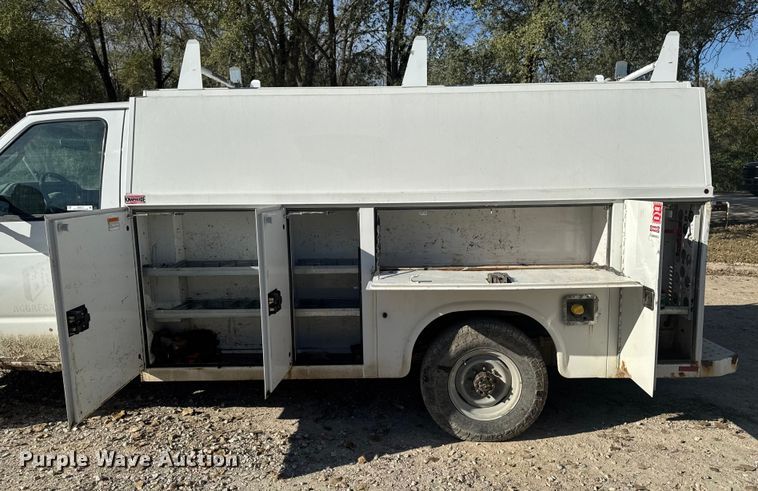 image for item EM2477 2014 Ford E350 Super Duty utility van