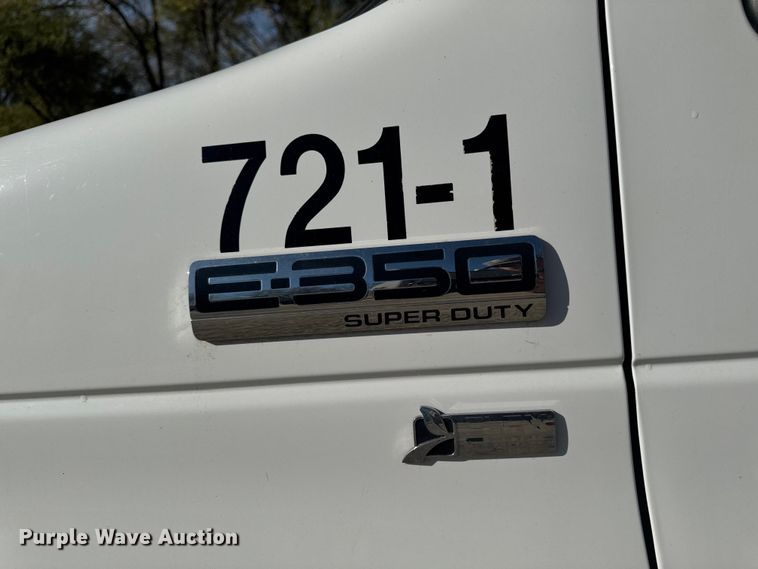 image for item EM2477 2014 Ford E350 Super Duty utility van