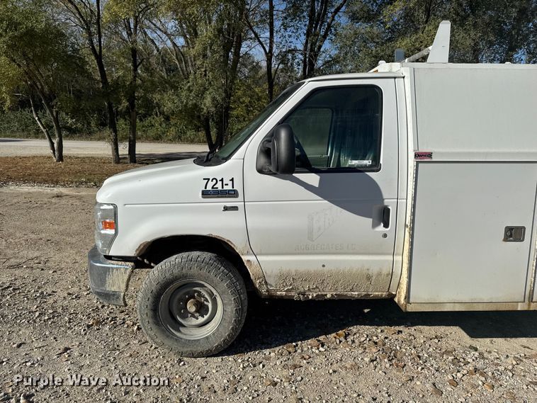 image for item EM2477 2014 Ford E350 Super Duty utility van