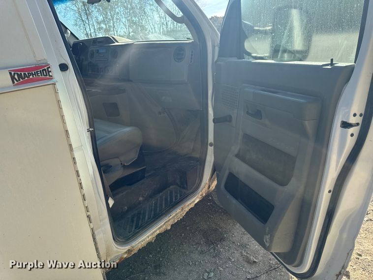 image for item EM2477 2014 Ford E350 Super Duty utility van