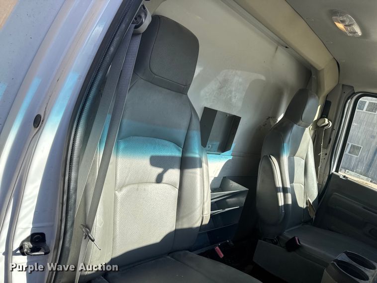 image for item EM2477 2014 Ford E350 Super Duty utility van
