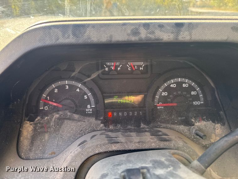 image for item EM2477 2014 Ford E350 Super Duty utility van