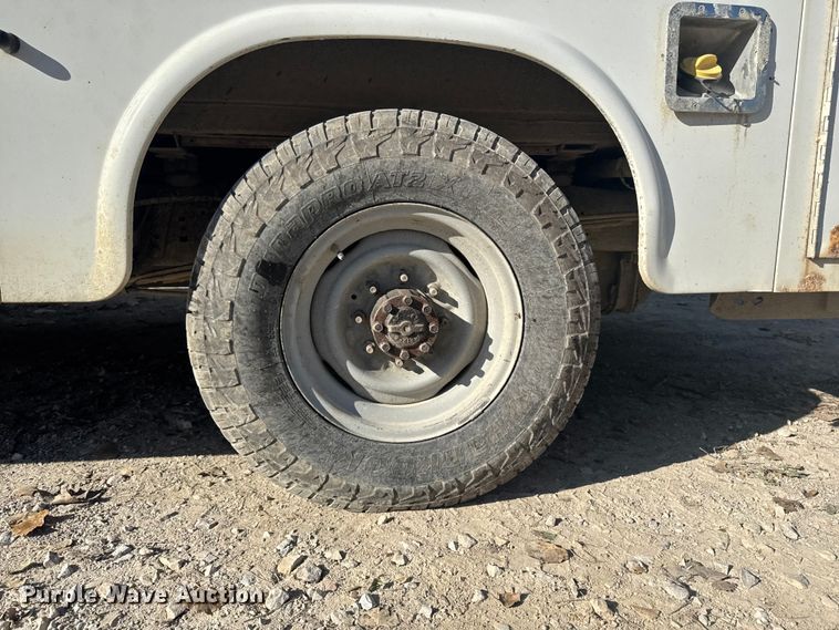 image for item EM2477 2014 Ford E350 Super Duty utility van