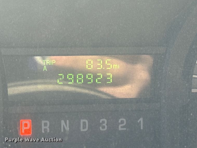 image for item EM2477 2014 Ford E350 Super Duty utility van