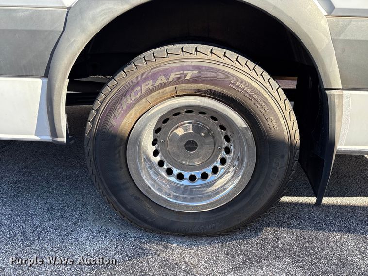 image for item EM6118 2014 Freightliner Sprinter shuttle bus