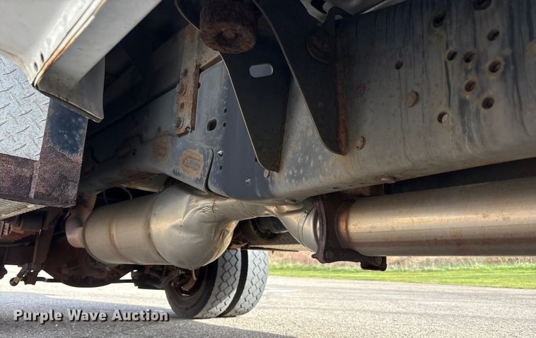 image for item EM6196 2015 RAM 5500 Crew Cab flatbed truck