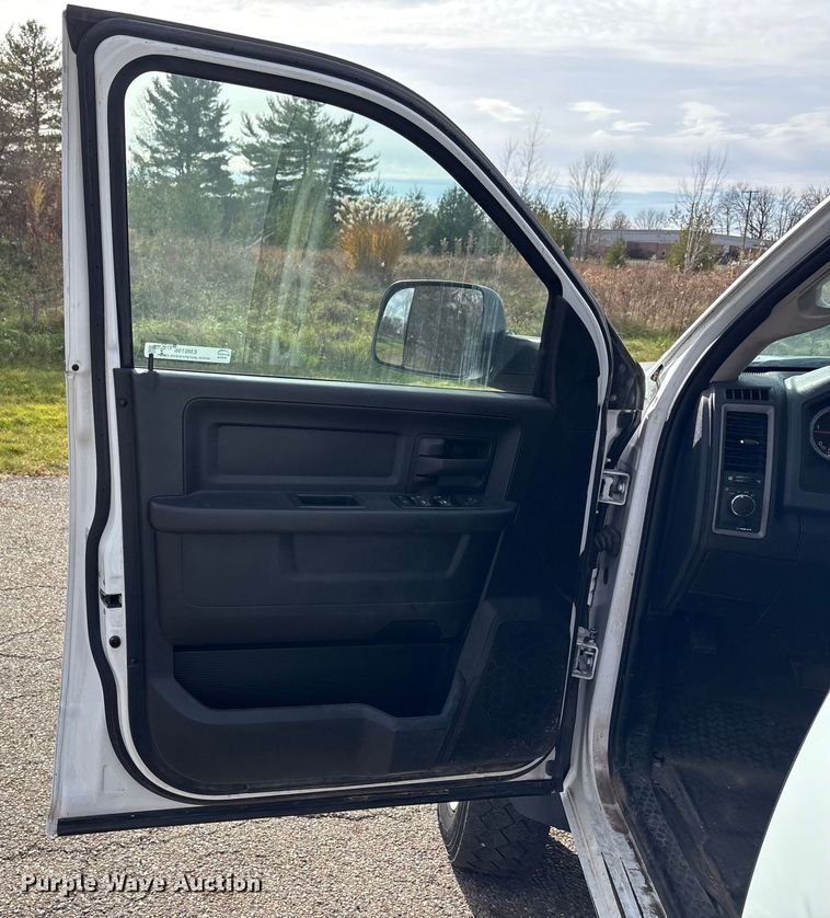 image for item EM6196 2015 RAM 5500 Crew Cab flatbed truck