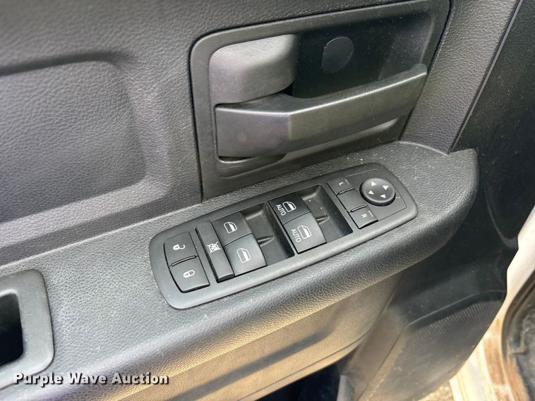 image for item EM6196 2015 RAM 5500 Crew Cab flatbed truck