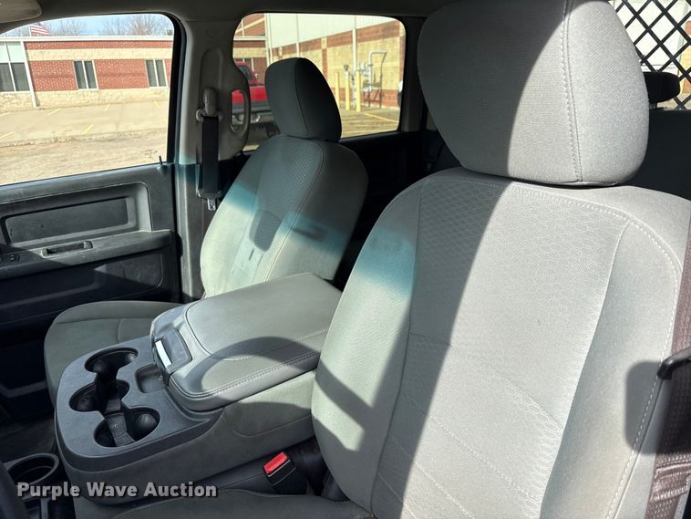 image for item EM6196 2015 RAM 5500 Crew Cab flatbed truck