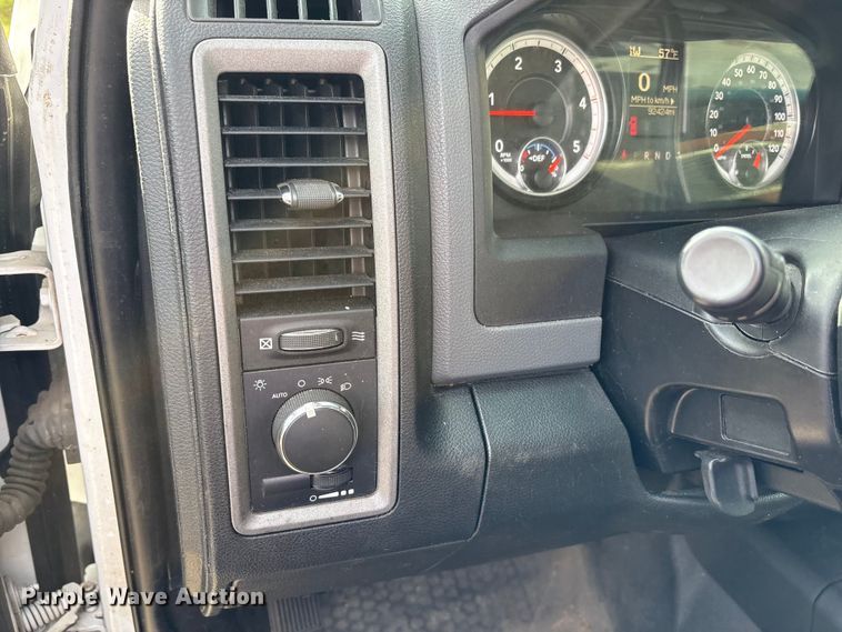 image for item EM6196 2015 RAM 5500 Crew Cab flatbed truck