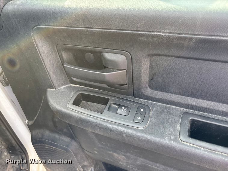 image for item EM6196 2015 RAM 5500 Crew Cab flatbed truck