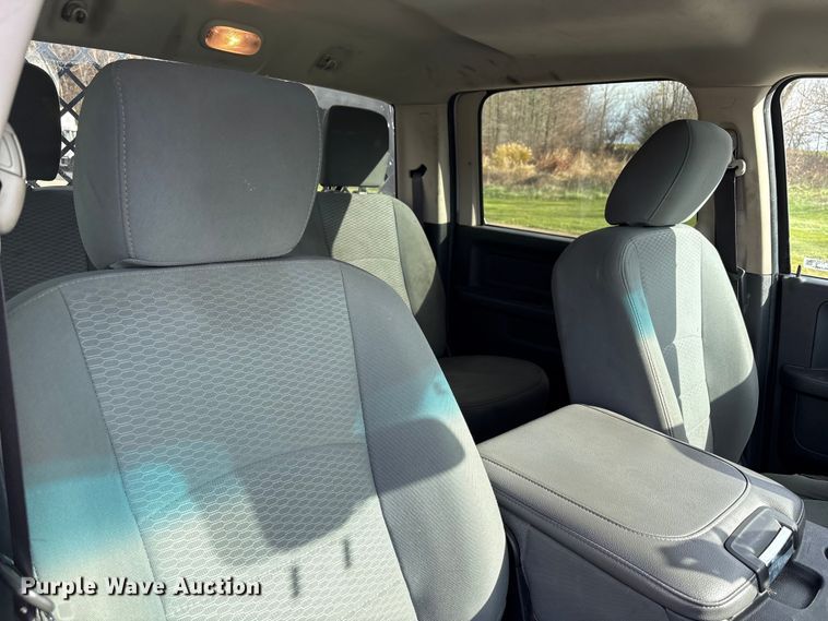 image for item EM6196 2015 RAM 5500 Crew Cab flatbed truck