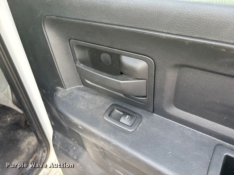 image for item EM6196 2015 RAM 5500 Crew Cab flatbed truck