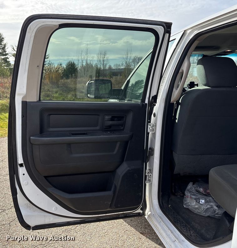 image for item EM6196 2015 RAM 5500 Crew Cab flatbed truck